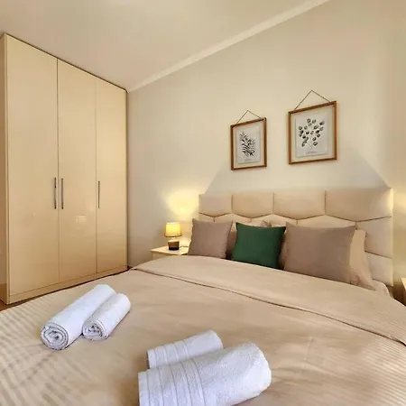 New Bazaar Flat W/ 24h Self Check In * Tirana