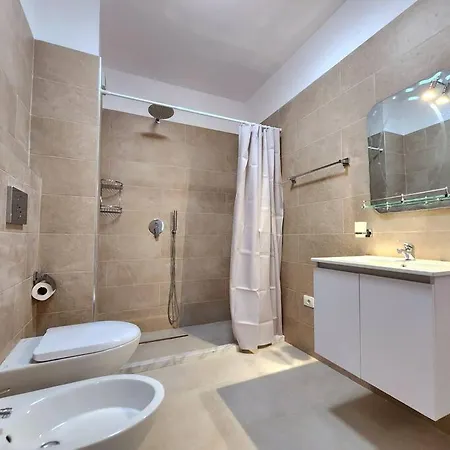 New Bazaar Flat W/ 24h Self Check In Apartment