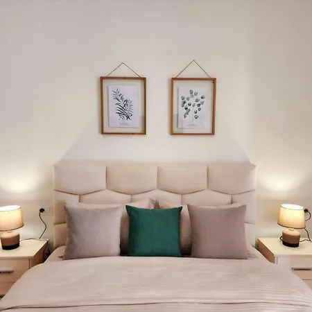 New Bazaar Flat W/ 24h Self Check In Apartment Tirana