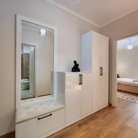 Apartment New Bazaar Flat W/ 24h Self Check In *
